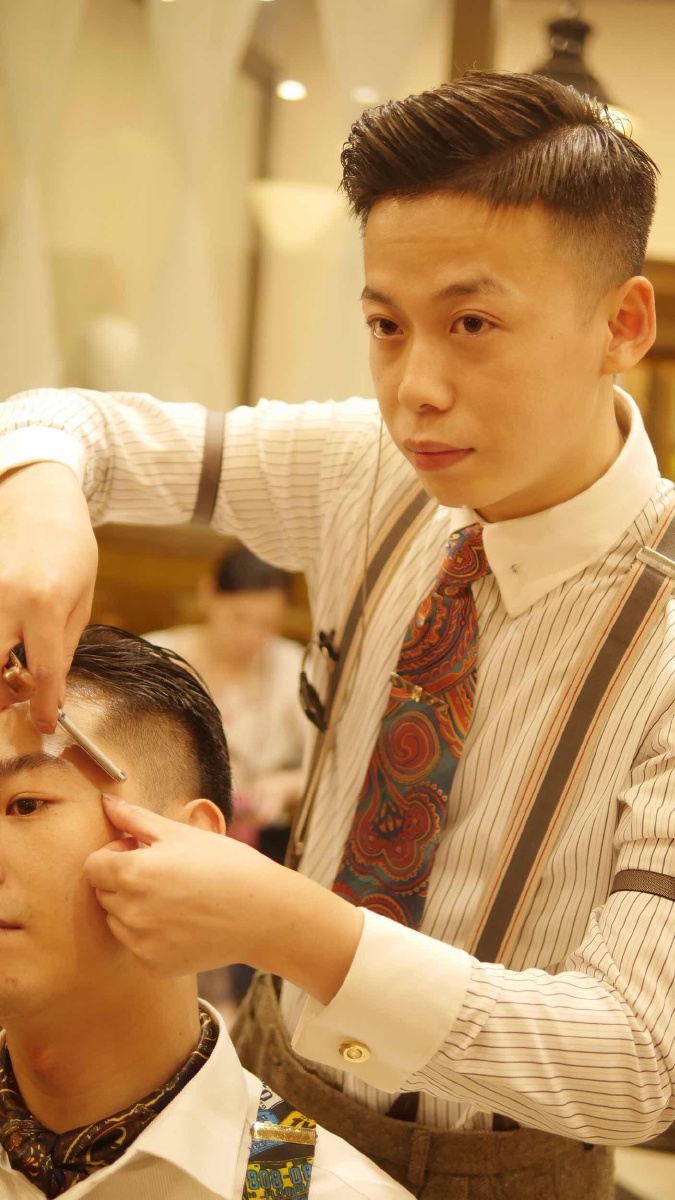 一组理发师人像