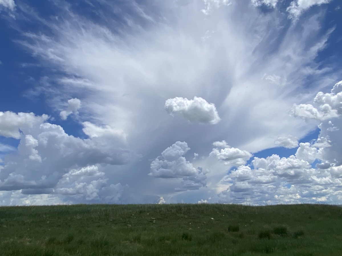 草原上的云手机拍摄于内蒙古正蓝旗元上都遗址公园