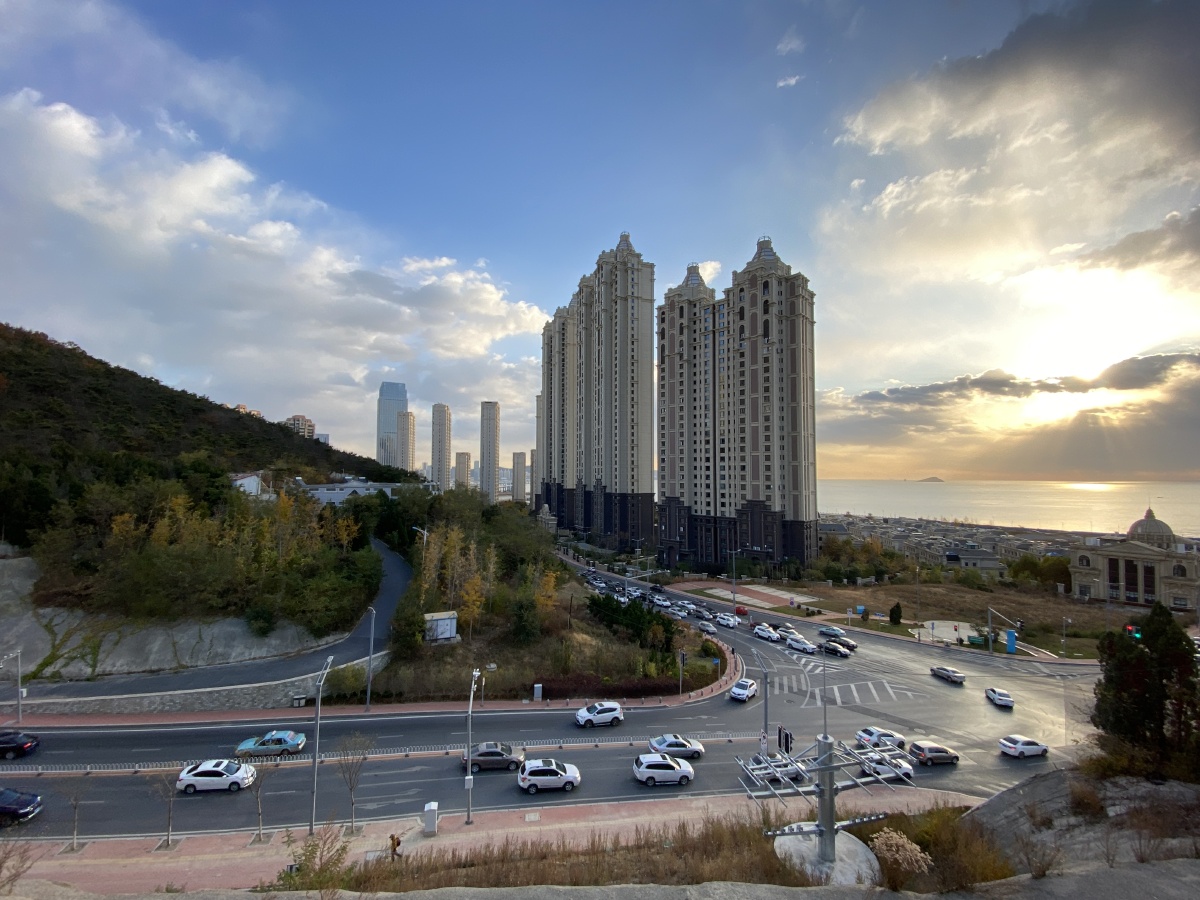 海滨城市的早晨大连手机拍摄于大连高新区七贤东路