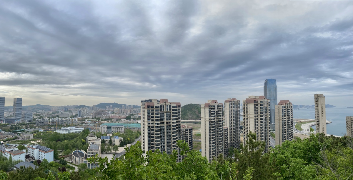 云罩海滨城 手机拍摄于大连高新区未名山.