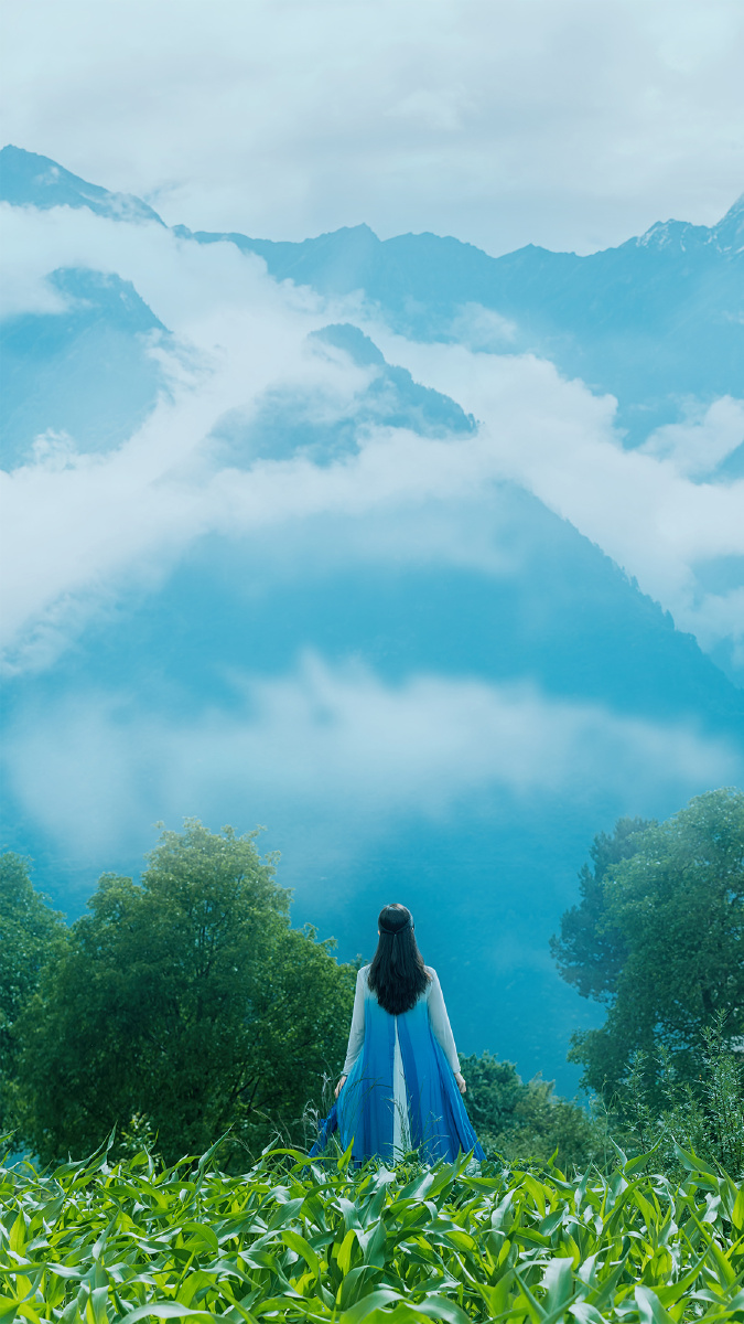 云端漫步出镜李思瑶