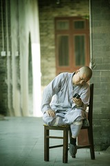 目不转睛