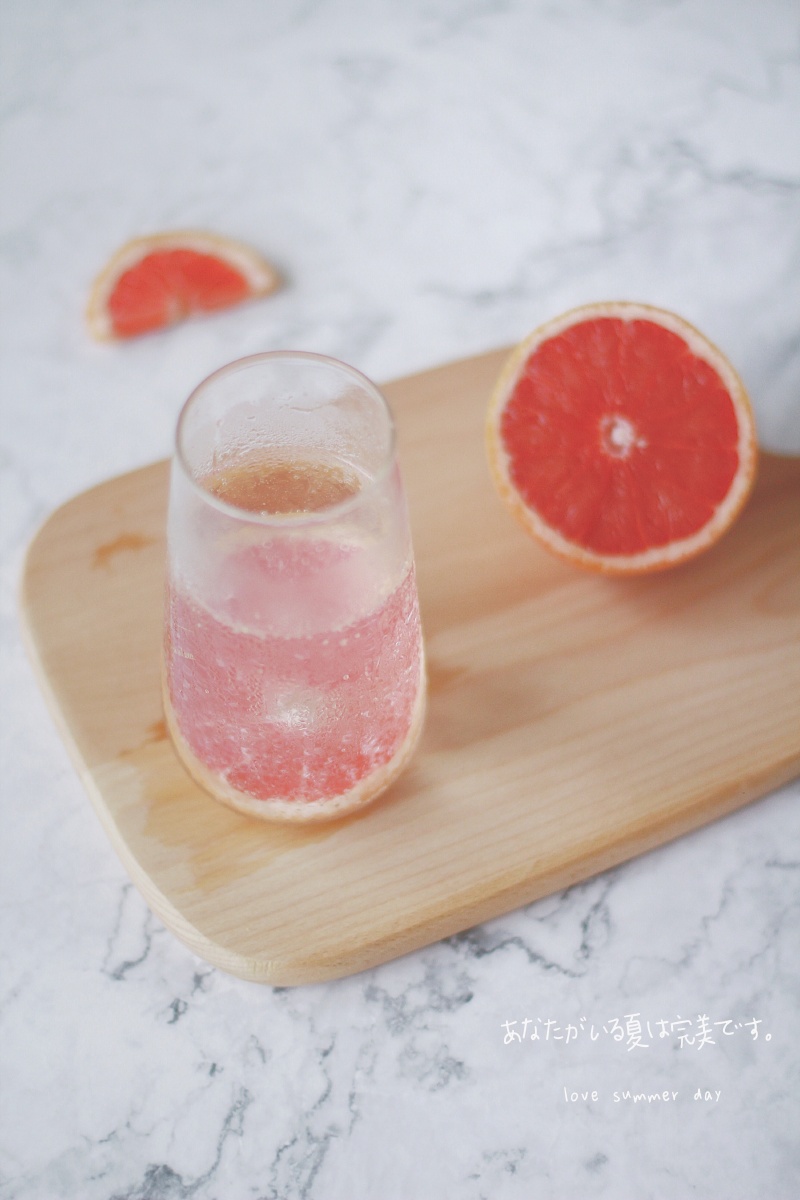 夏天来一杯西柚气泡水