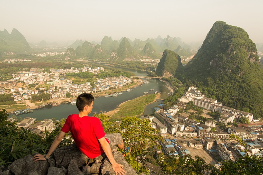 在阳朔电视塔俯瞰风景，也是一件不错的事。