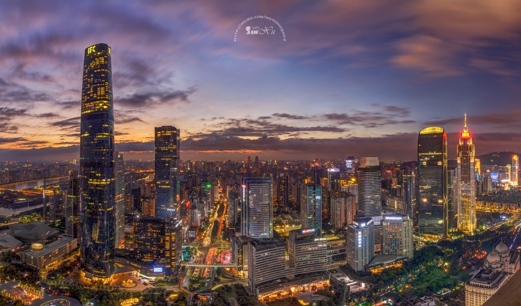 晚霞，台风云，广州的天在下过雨后才比较美。<br />
<br />
广州这过去的一周，断断续续出现了美丽的天空，也让我再一次在硬盘囤了不少片。今天终于阴天来了，我也得以在家整理照片了。<br />
<br />
天好出门拍照，天不好在家修片，这已渐渐成了习惯。