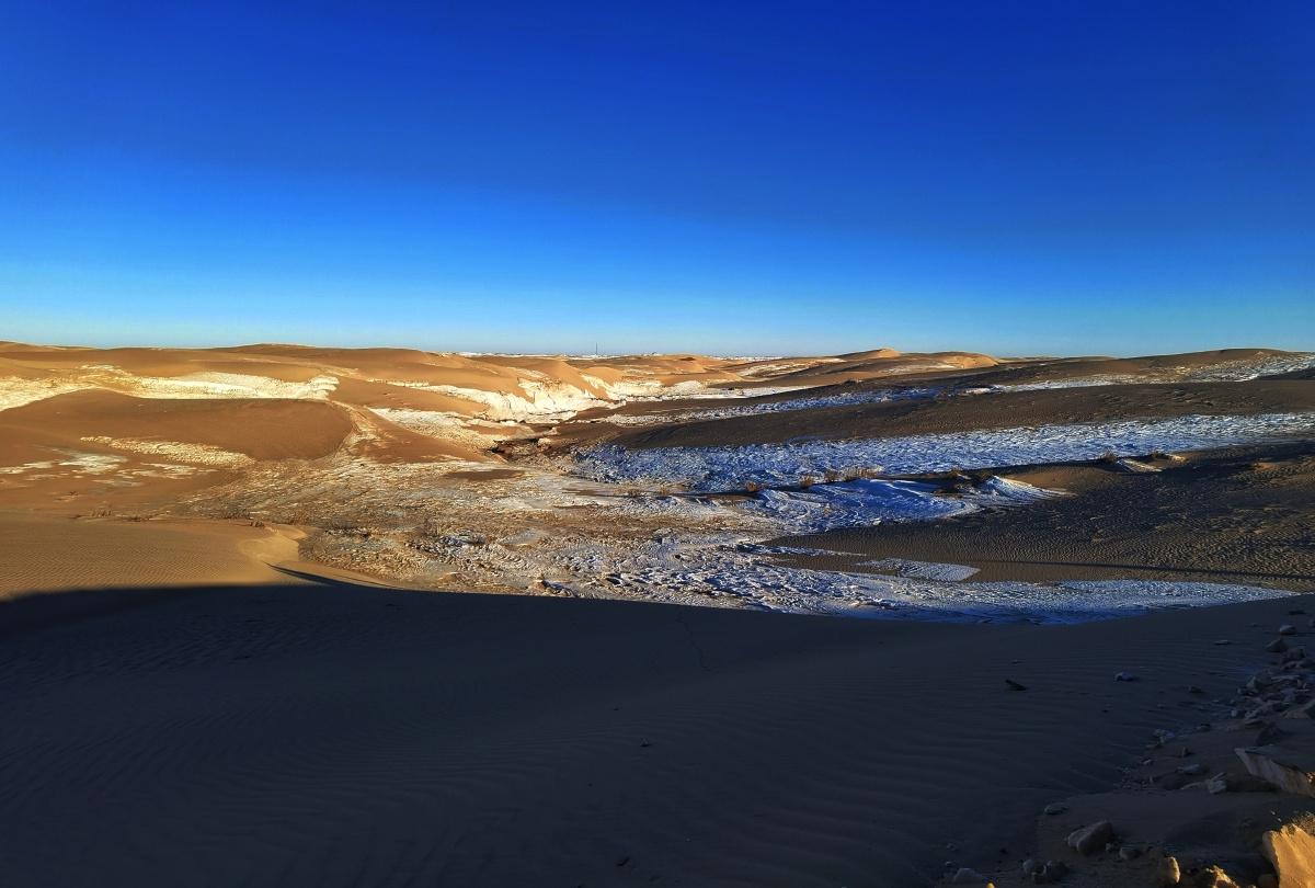 奈曼沙漠位于内蒙古自治区通辽市大沁他拉镇附近,自古以来,大漠戈壁