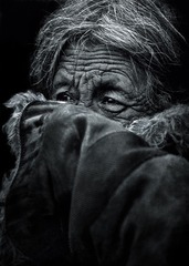 《 窥 视 》