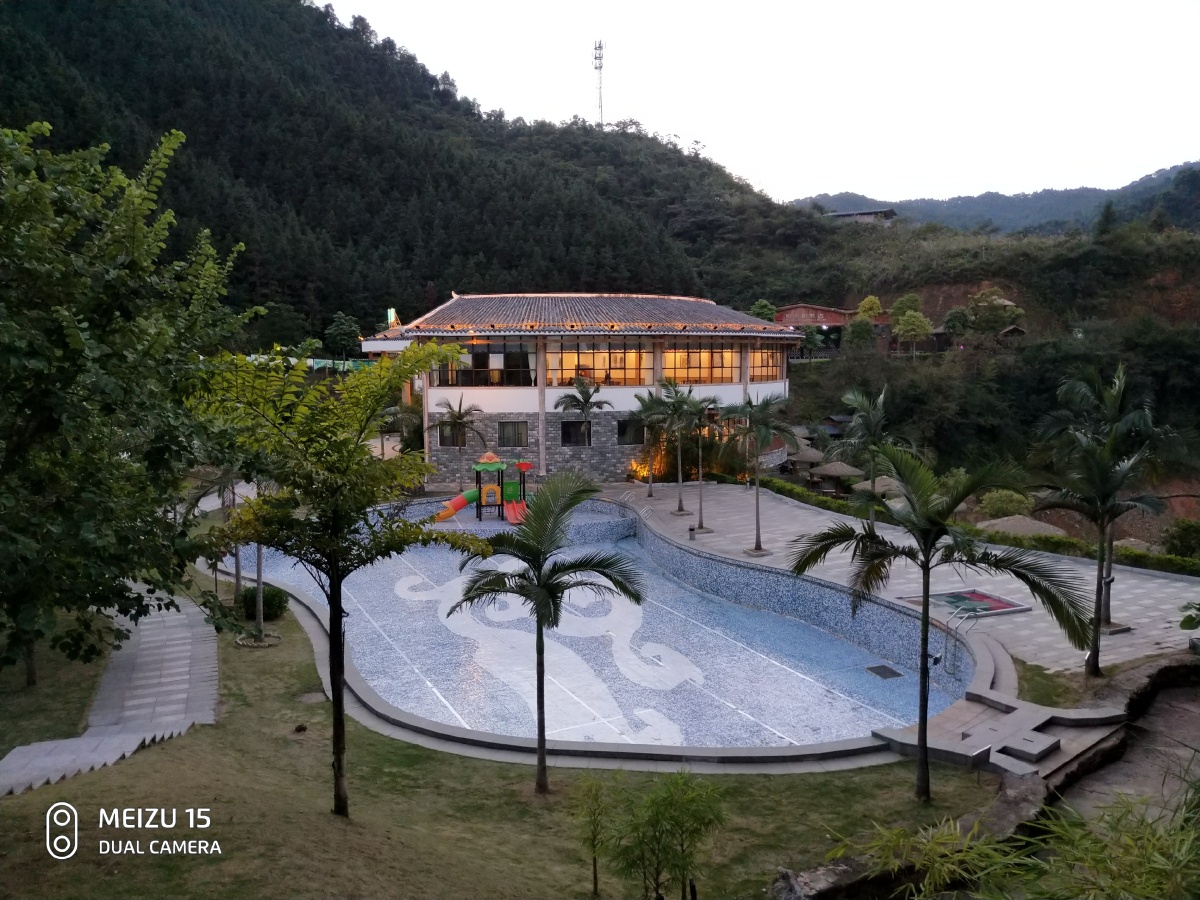 乐峰赤壁温泉门票