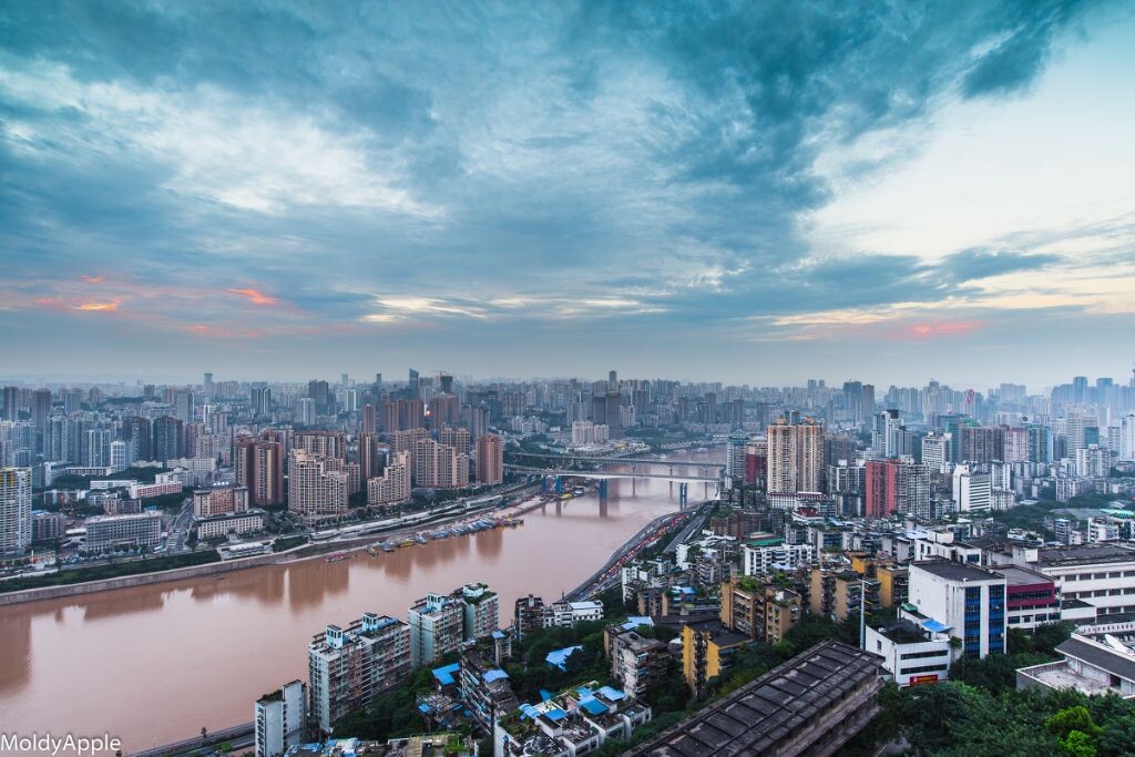 只拍到一点点夕阳红