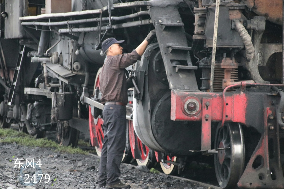 新疆三道岭中国最后的蒸汽机车司机