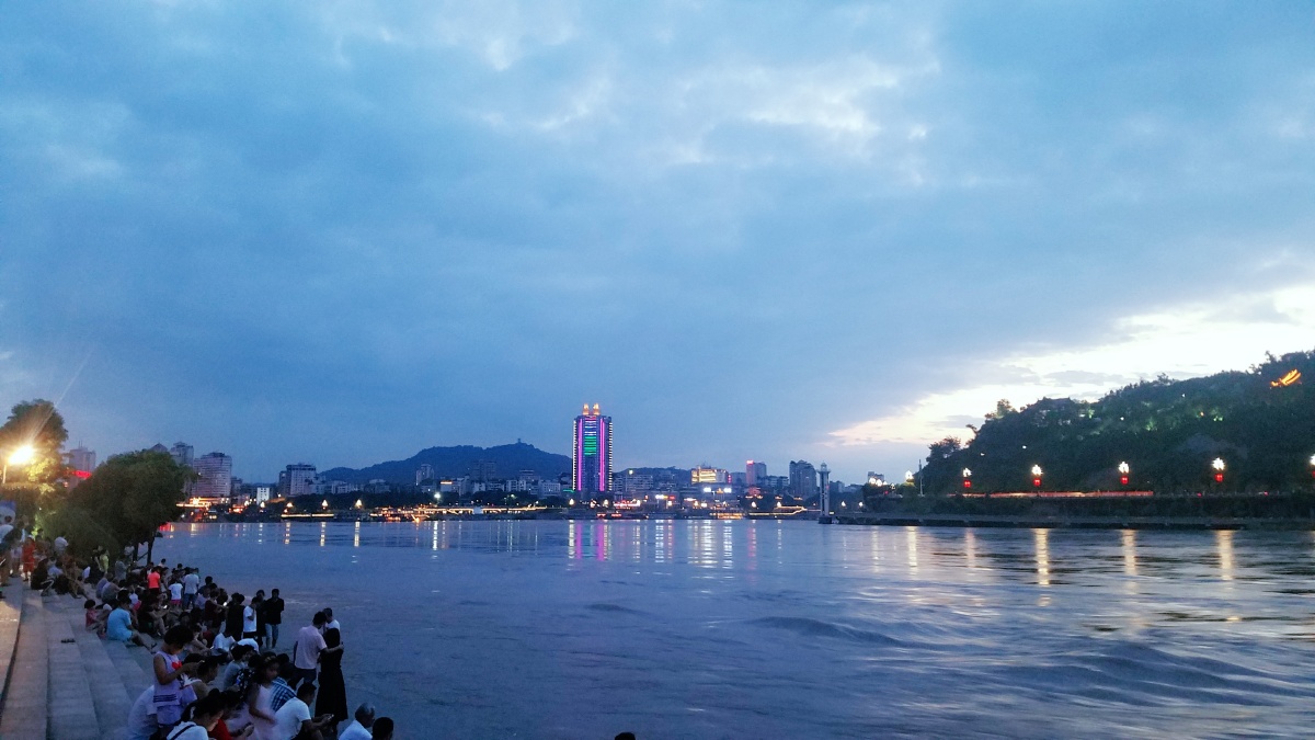 傍晚的三江汇流处