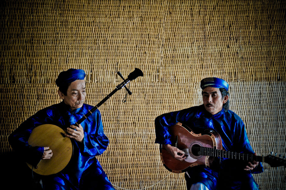 越人樂人們 br /> = =.