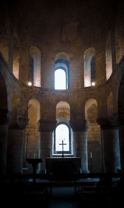 London Tower - St John's Chapel, inside the White Tower<br />
曾經被劍橋某美術史教材拿來當做英國羅馬式建築典型範例的地方。。。