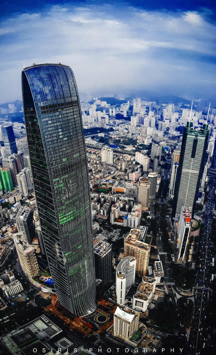 京基100大厦高4418米100层超大玻璃穹顶联体双曲线雨篷与玻璃幕墙进行