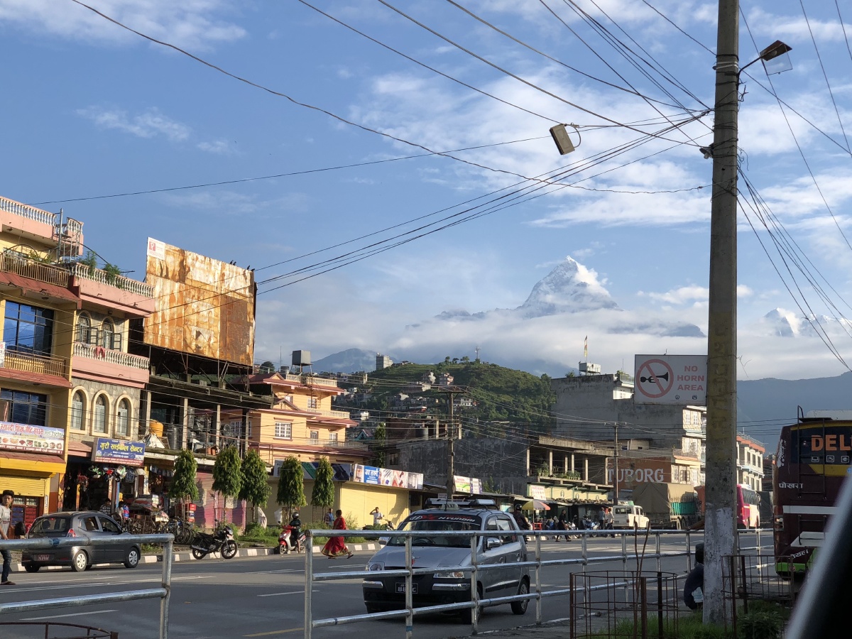 摄制于尼泊尔博卡拉巴士车站