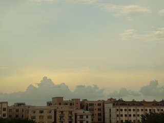 623659