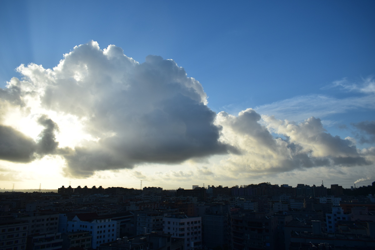 清晨5点多钟的天空