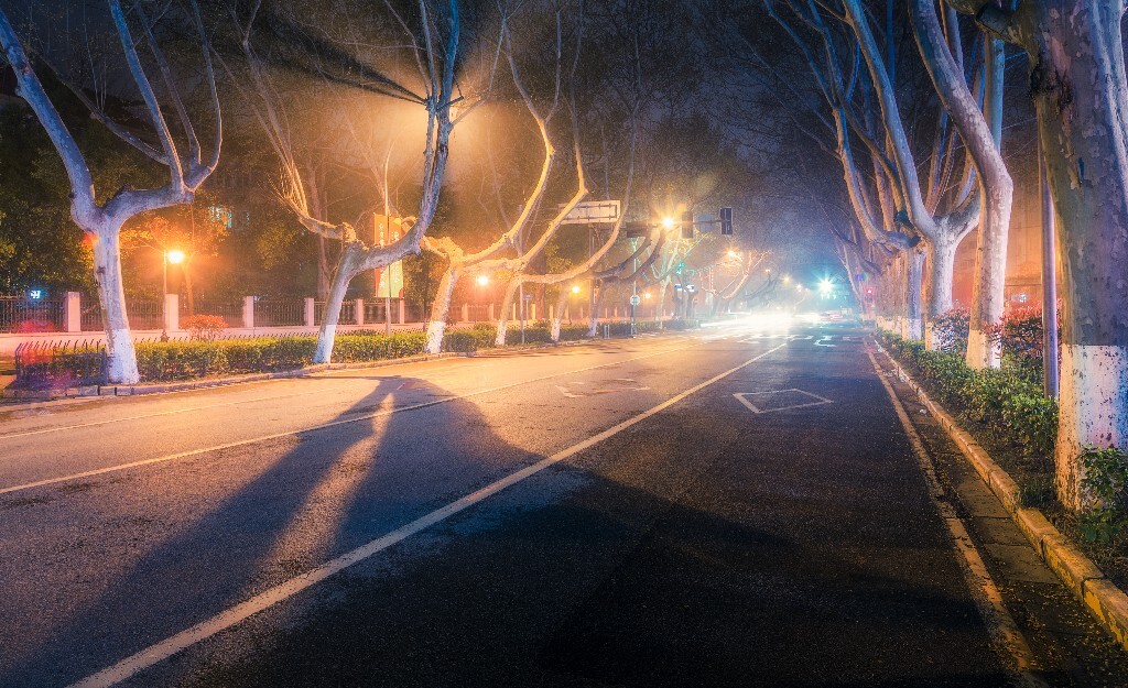北京东路的光 <br />
<br />
遗忘在硬盘里一年的照片 无意中翻起 <br />
<br />
想起有首歌 北京东路的日子 <a href="http://music.163.com/#/m/song?id=5240550" target="_blank" rel="nofollow">http://music.163.com/#/m/song?id=5240550</a><br />
<br />
听着歌 想起了当初一起逃学一起做坏事的哥们 如今却已很少联系