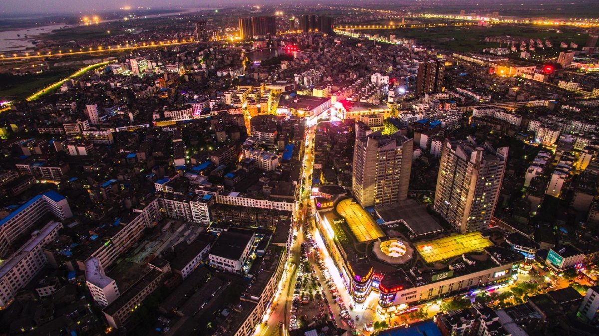 繁华的商场广场