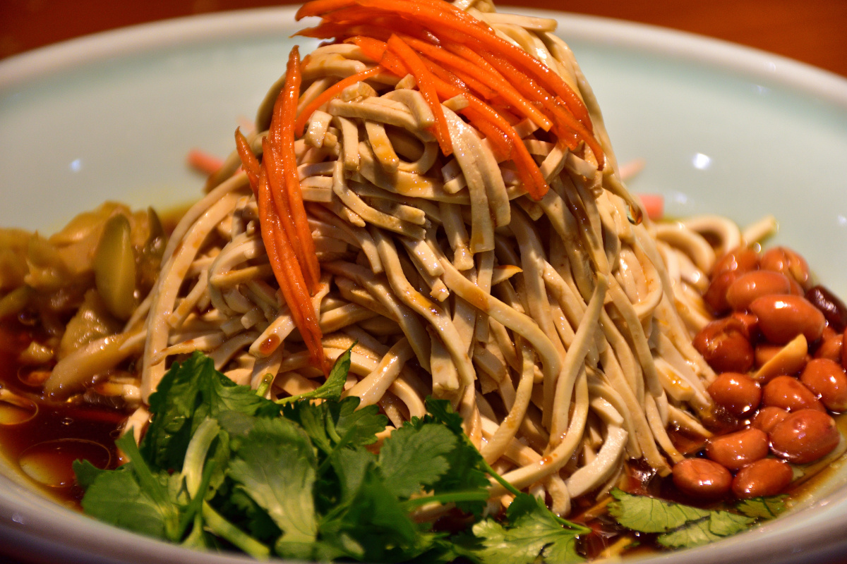 中式#中餐凉拌菜淮扬菜千张豆腐丝花生米蔬菜#香菜豆制品#碗#酱汁美味