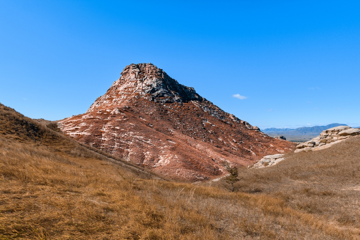 第四纪冰川遗迹角峰刃脊飞来石壁挂式冰臼群