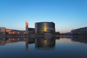 图书馆第一缕阳光