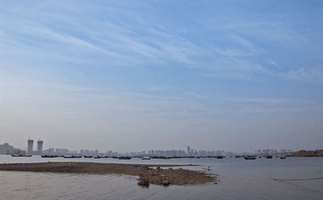 鱼鸣嘴远眺唐岛湾.jpg