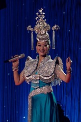 祖英亮相