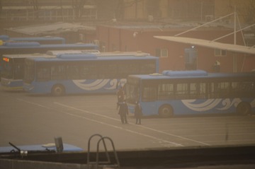 前门 门口等待的店员