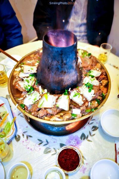 正宗山西新绛火锅<br />
火锅是家乡的冬季传统美食，尤其是春节的时候，与家人一起围炉小坐，吃着热气腾腾的火锅，是多么温暖而幸福的事情~~