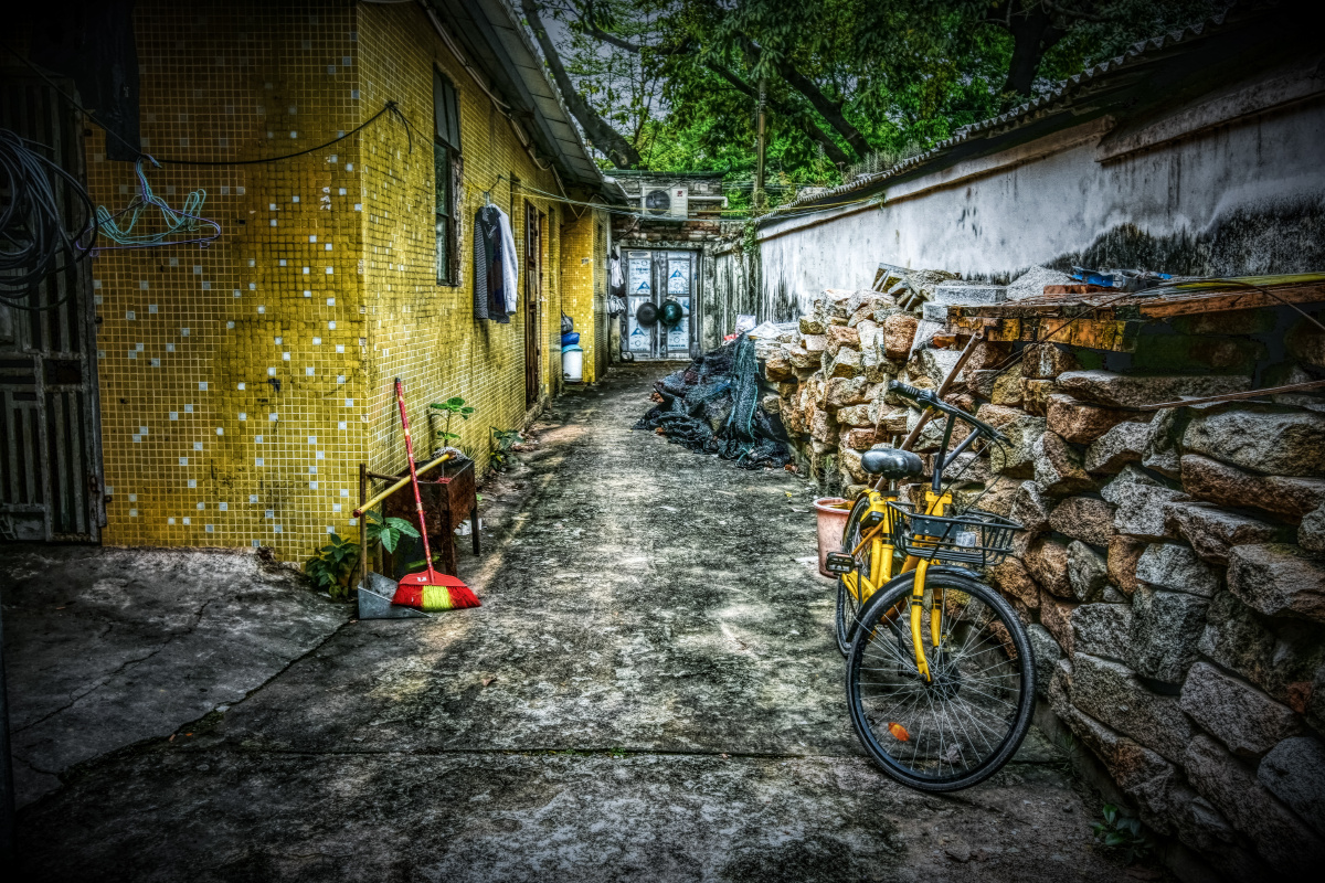 走过世事沧桑,回忆过往,像是推开封尘已久的大门,当尘埃再次扬起,留下