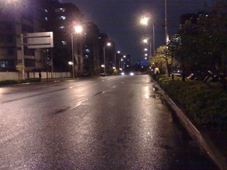 屏北旁的公路