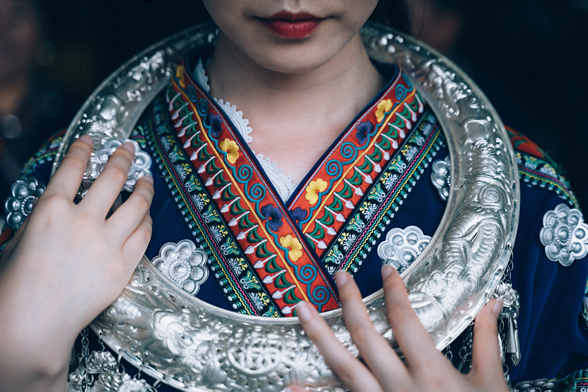 苗族服饰少女 - charliewang - 图虫