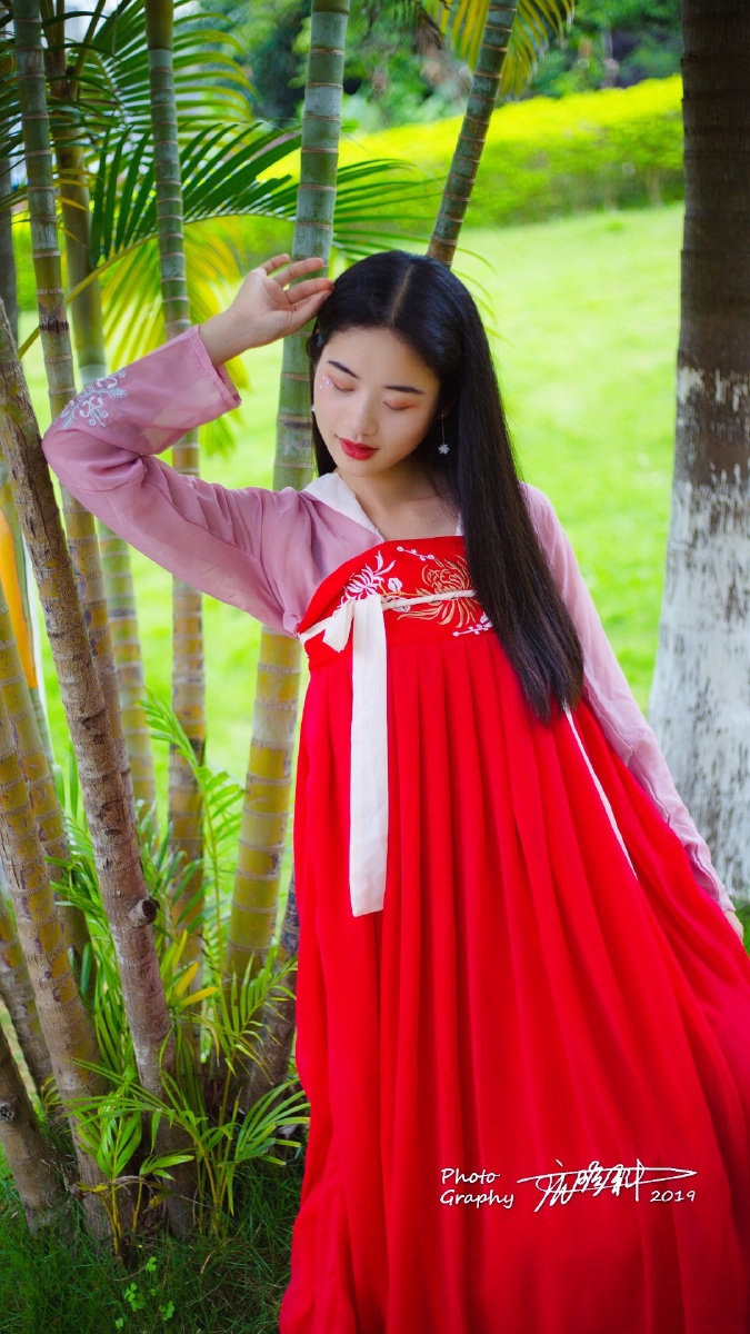 古风摄影红装汉服襦裙的小姐姐