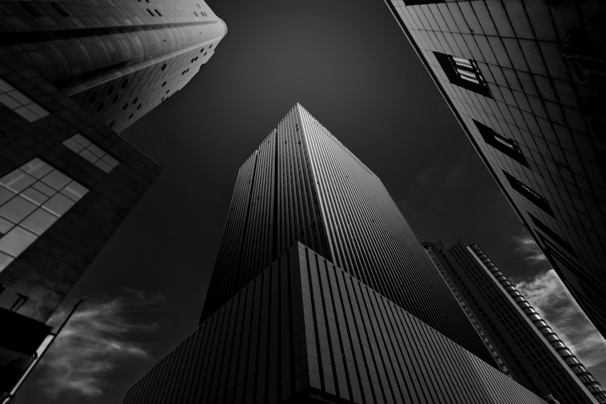 第一次做灰色建筑,天空难处理,蛋疼