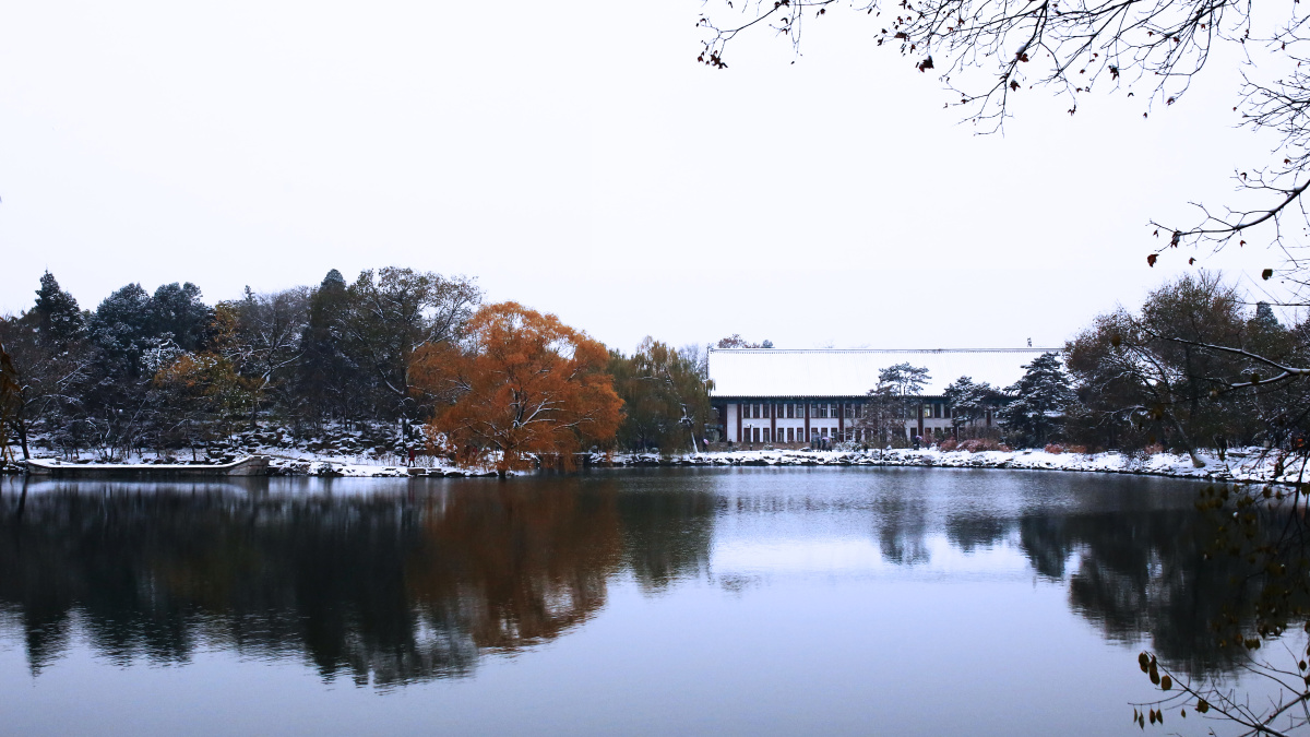 大雪北大未名湖
