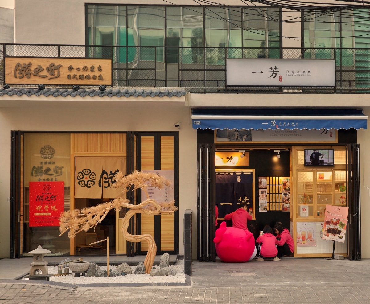 路过一果茶店,感觉店面很精致,忍不住拍了一张