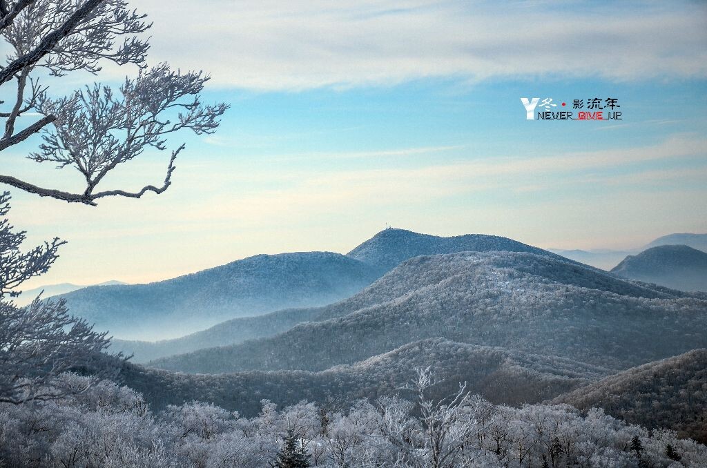 到达山顶    俯瞰全景