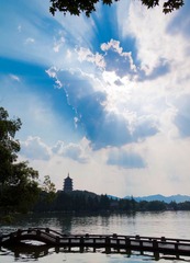 远眺雷峰塔