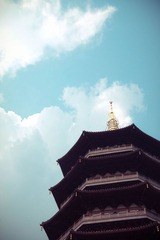 雷峰塔的青空