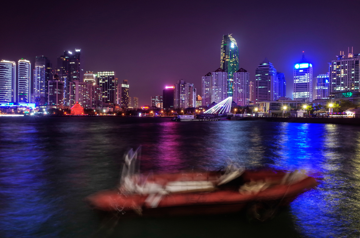 夜太美,尽管太危险,总有人黑着眼眶熬着夜 - 夏