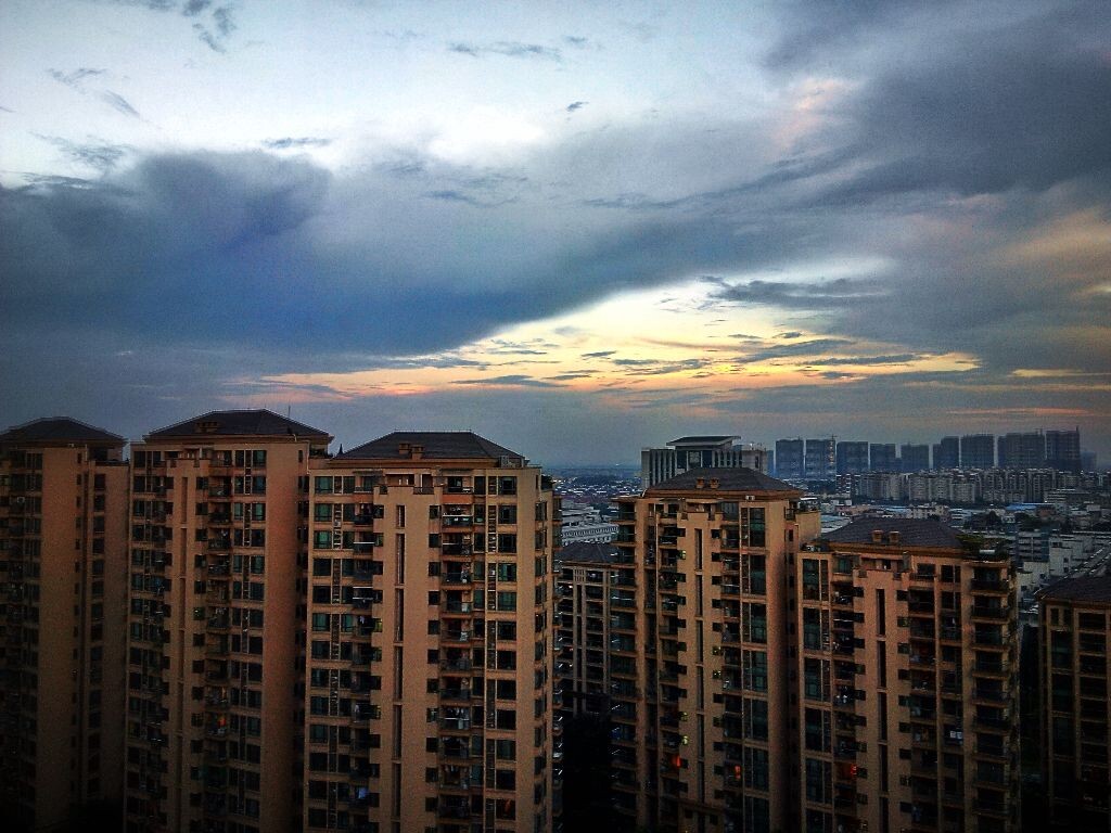雨后城市。红米拍摄，snapseed修图