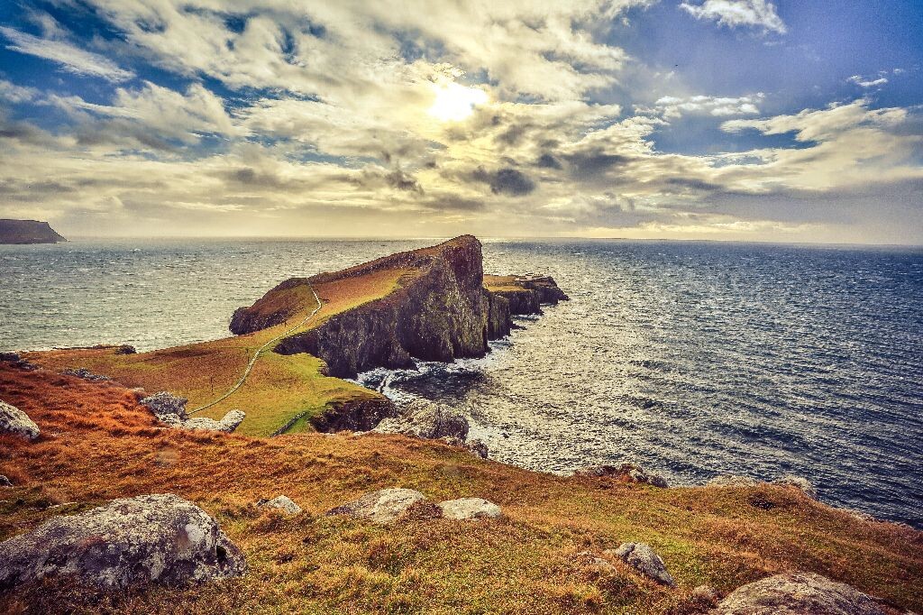 Neist Point Lighthouse,Isle of Skye<br />
不要被眼前的风和日丽的表象欺骗,这天气也就维持了五分钟,随后便是扑面而来的狂风暴雨