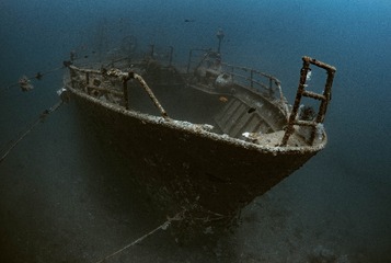 当一艘船沉入海底