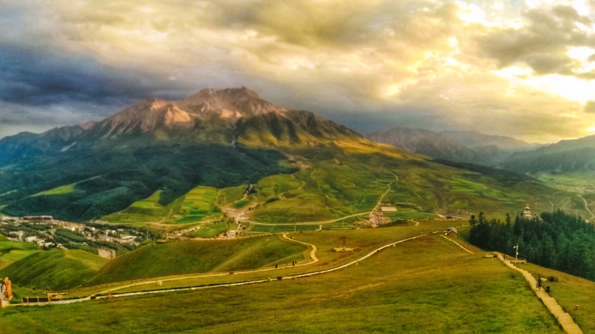 拍摄地青海祁连牛心山