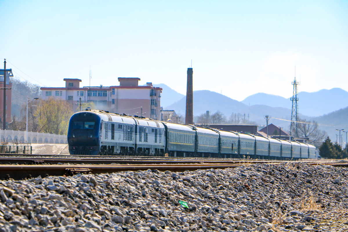 停靠石桥子站的k7592