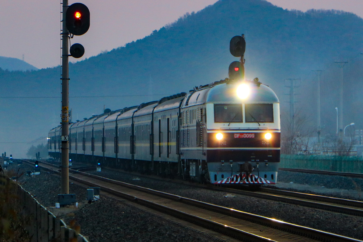 df11牵引2258次通过