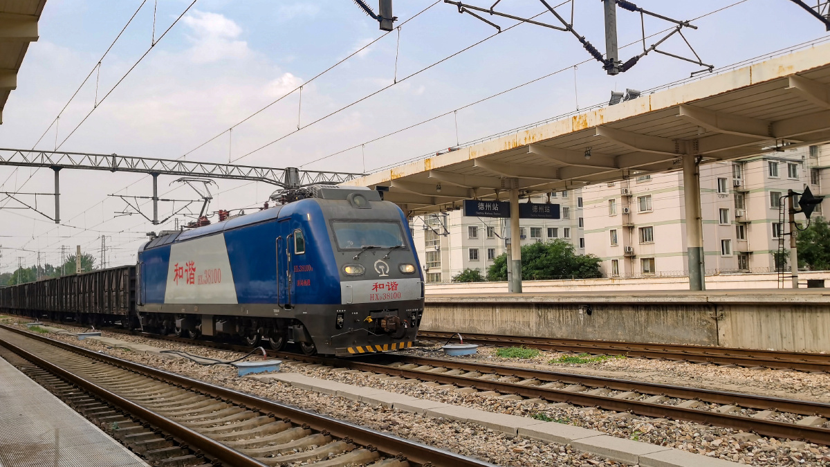 电猴和谐电3通过德州站