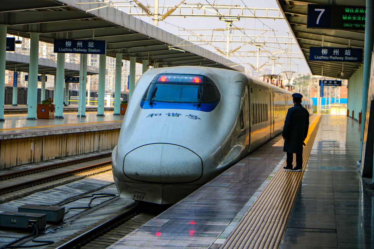 crh2a驶出柳州站