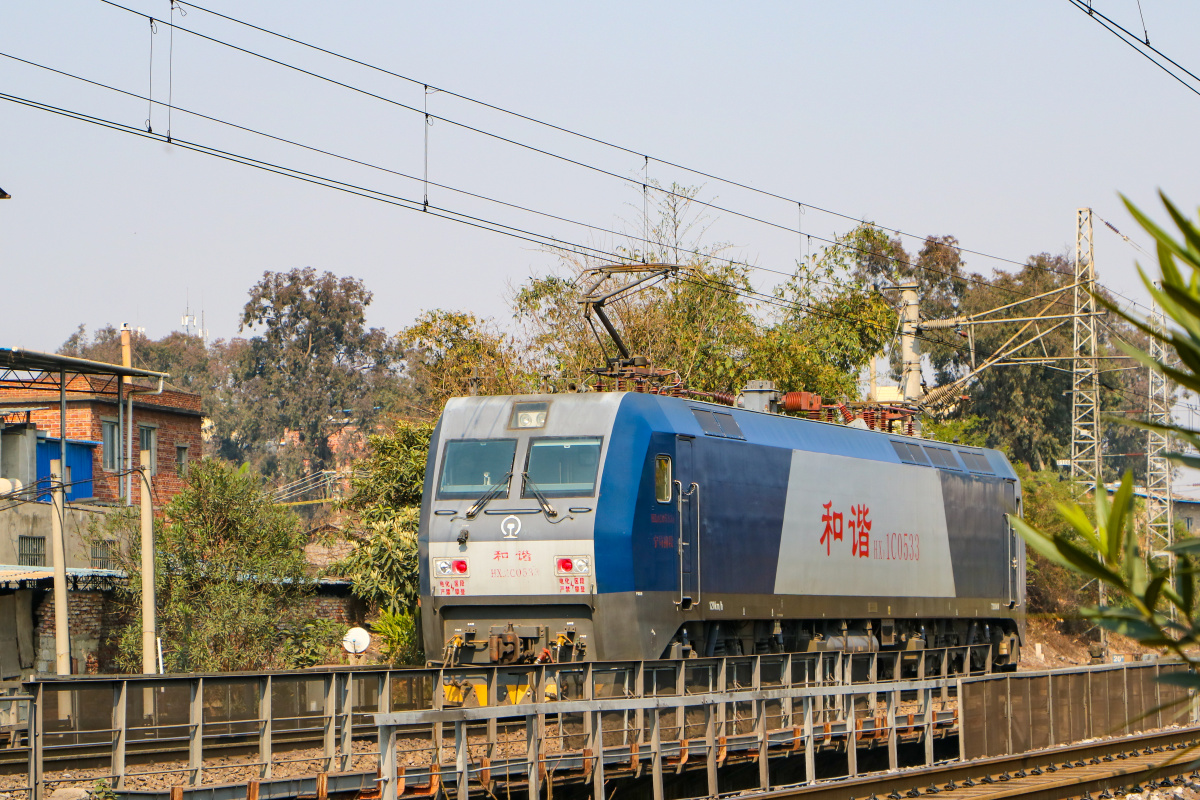 和谐电1c在鹧鸪江站折返